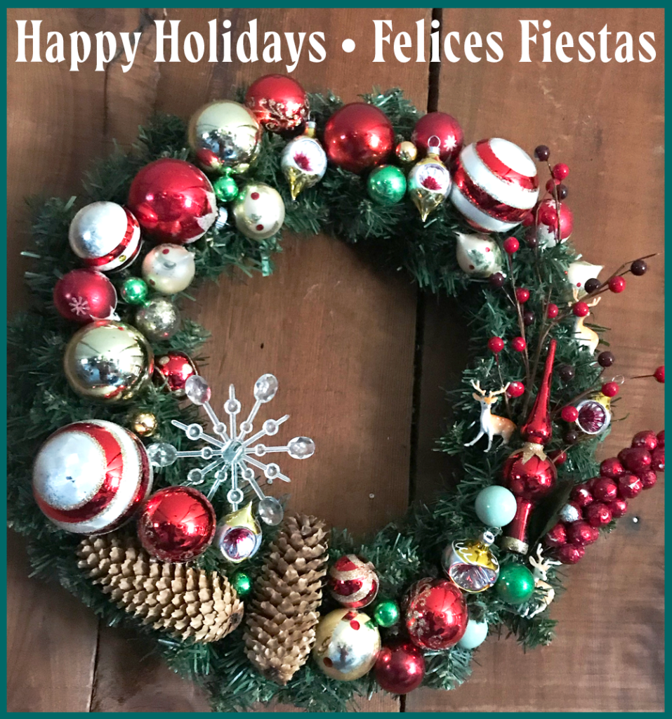 Holiday wreath with happy holidays message, Corona navideña con mensaje de felices fiestas